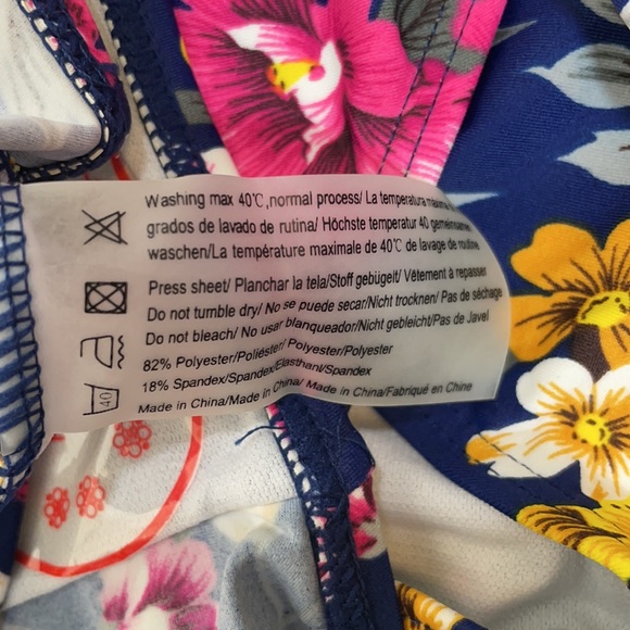 Bright Floral Cut Out One Piece Monokini Swimsuit - Picture 13 of 13